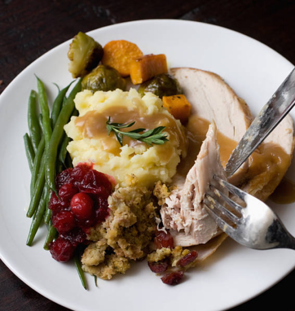 Schab gotowany z warzywami i żurawiną