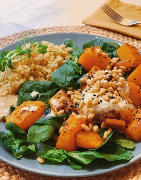 Baked pumpkin with spinach and stractella cheese